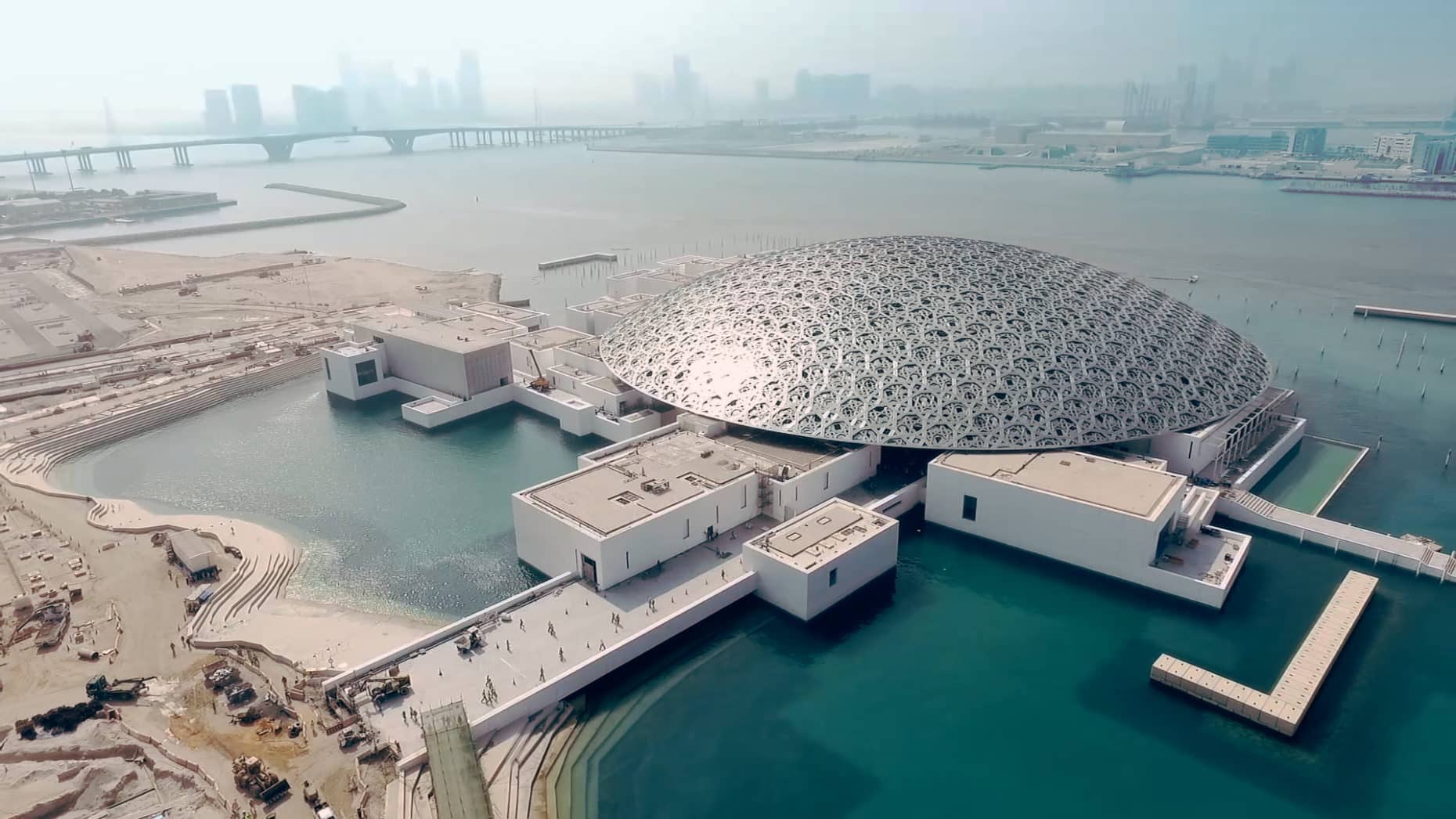 Louvre-AbuDhabi-installation (2)